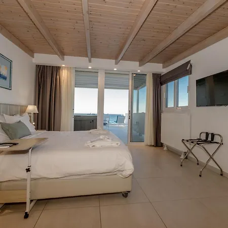 Iakinthos, Hotel 4*